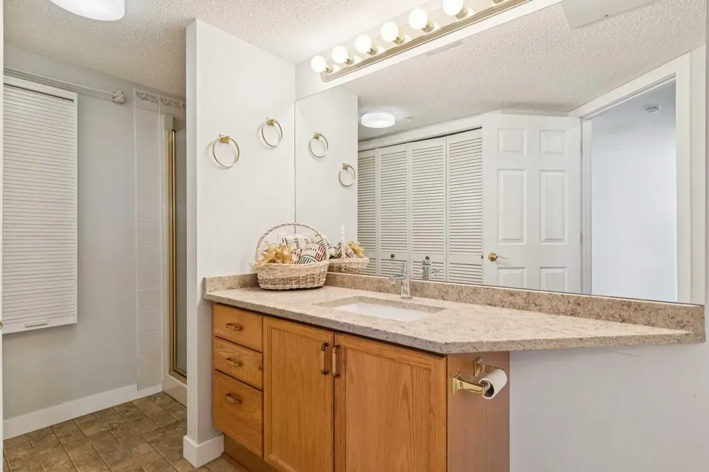 1213 Sienna Park Green SW Calgary AB T3H 3N7