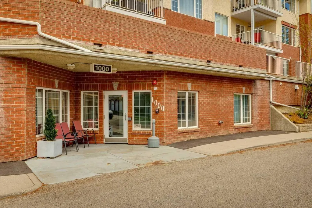 1213 Sienna Park Green SW Calgary AB T3H 3N7