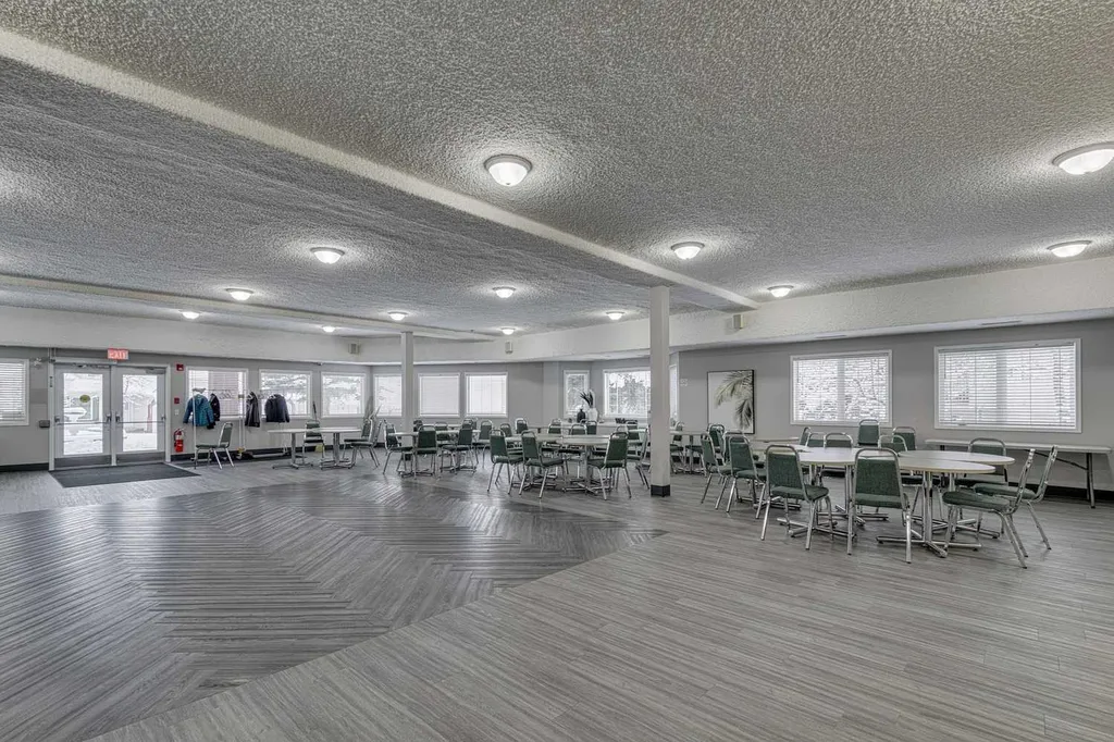 1213 Sienna Park Green SW Calgary AB T3H 3N7