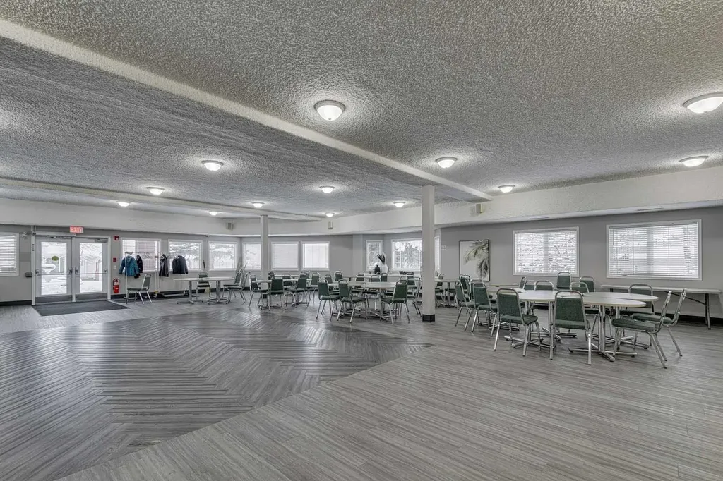 1213 Sienna Park Green SW Calgary AB T3H 3N7