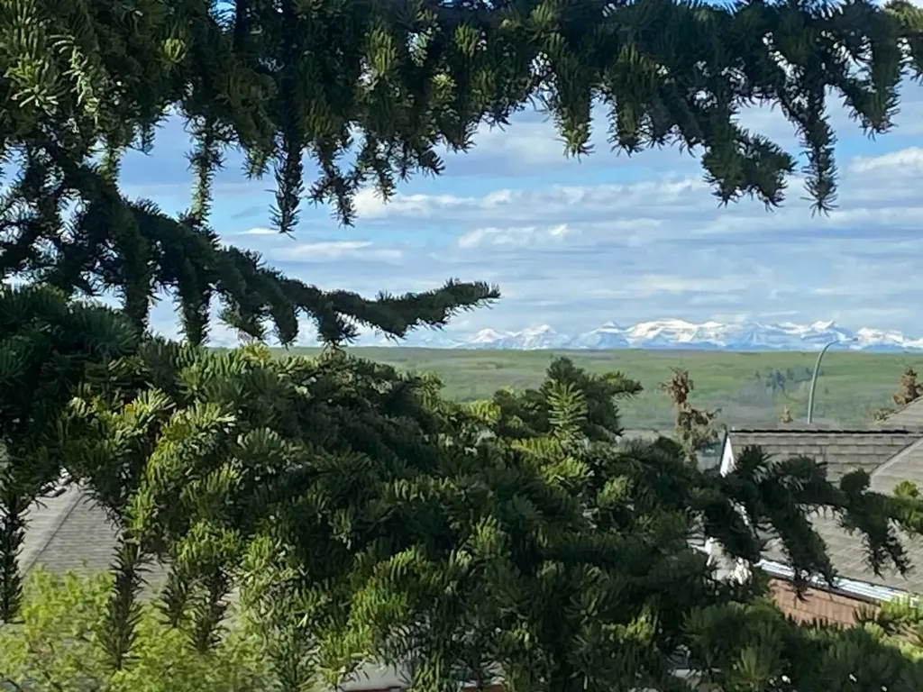 1213 Sienna Park Green SW Calgary AB T3H 3N7