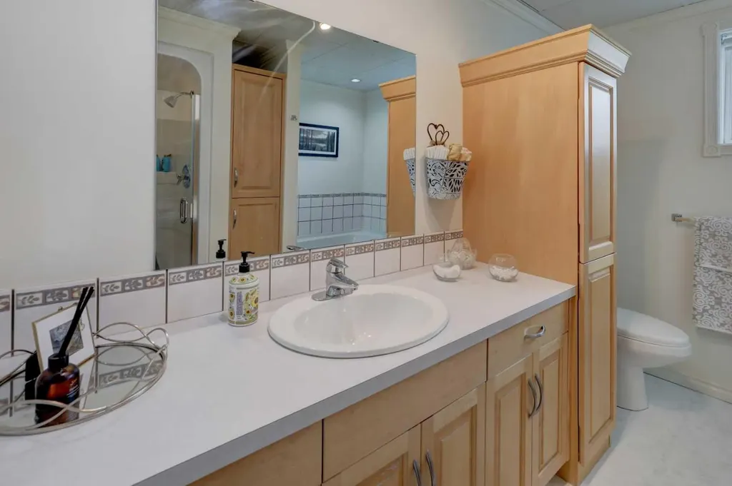 809 Riverside Drive E Drumheller AB T0J 0Y5
