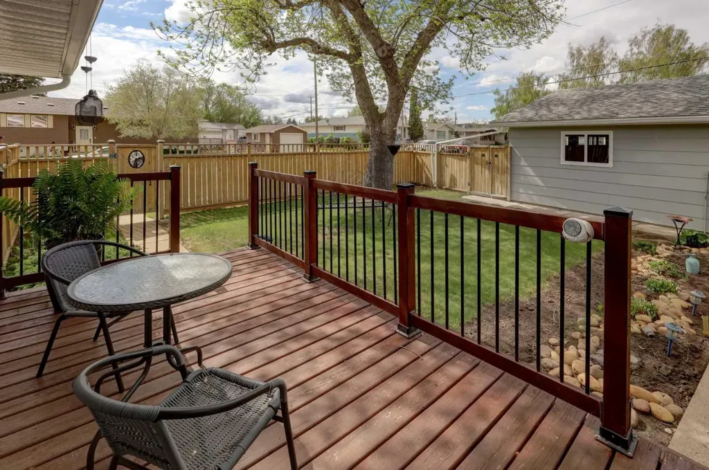 809 Riverside Drive E Drumheller AB T0J 0Y5