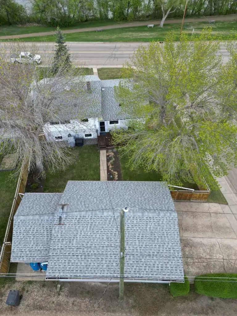 809 Riverside Drive E Drumheller AB T0J 0Y5