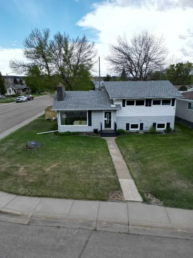 809 Riverside Drive E Drumheller AB T0J 0Y5