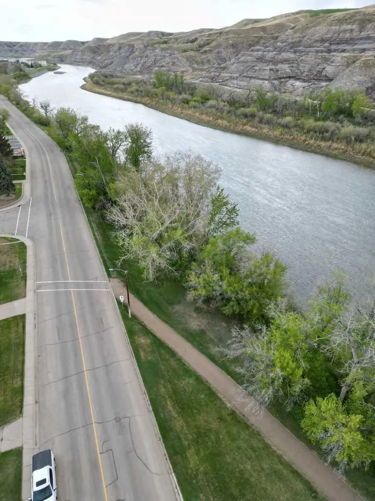 809 Riverside Drive E Drumheller AB T0J 0Y5
