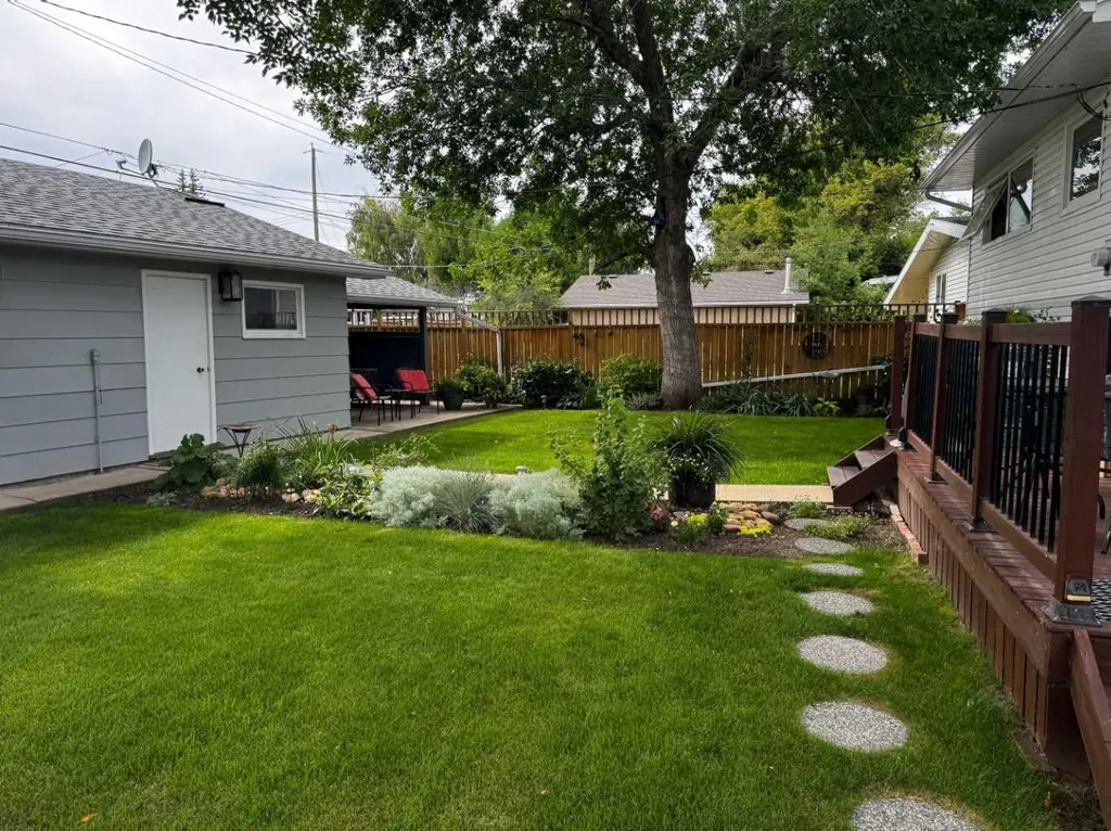 809 Riverside Drive E Drumheller AB T0J 0Y5