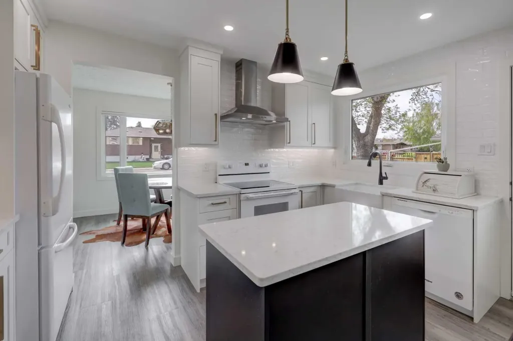 809 Riverside Drive E Drumheller AB T0J 0Y5