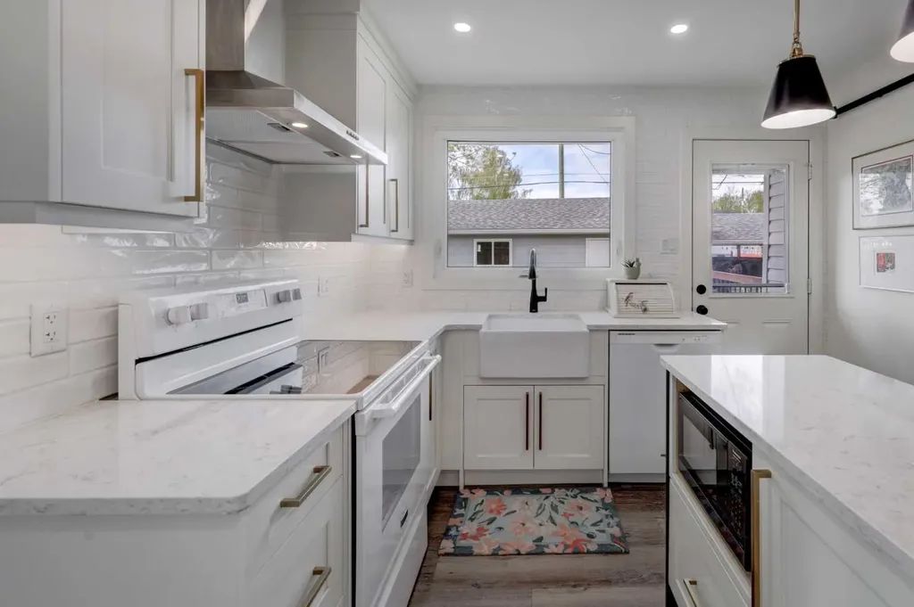 809 Riverside Drive E Drumheller AB T0J 0Y5