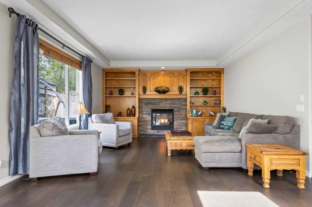 25 Panamount Green NW Calgary AB T3K 5R6