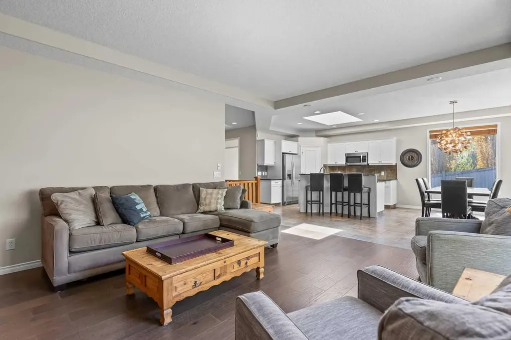 25 Panamount Green NW Calgary AB T3K 5R6