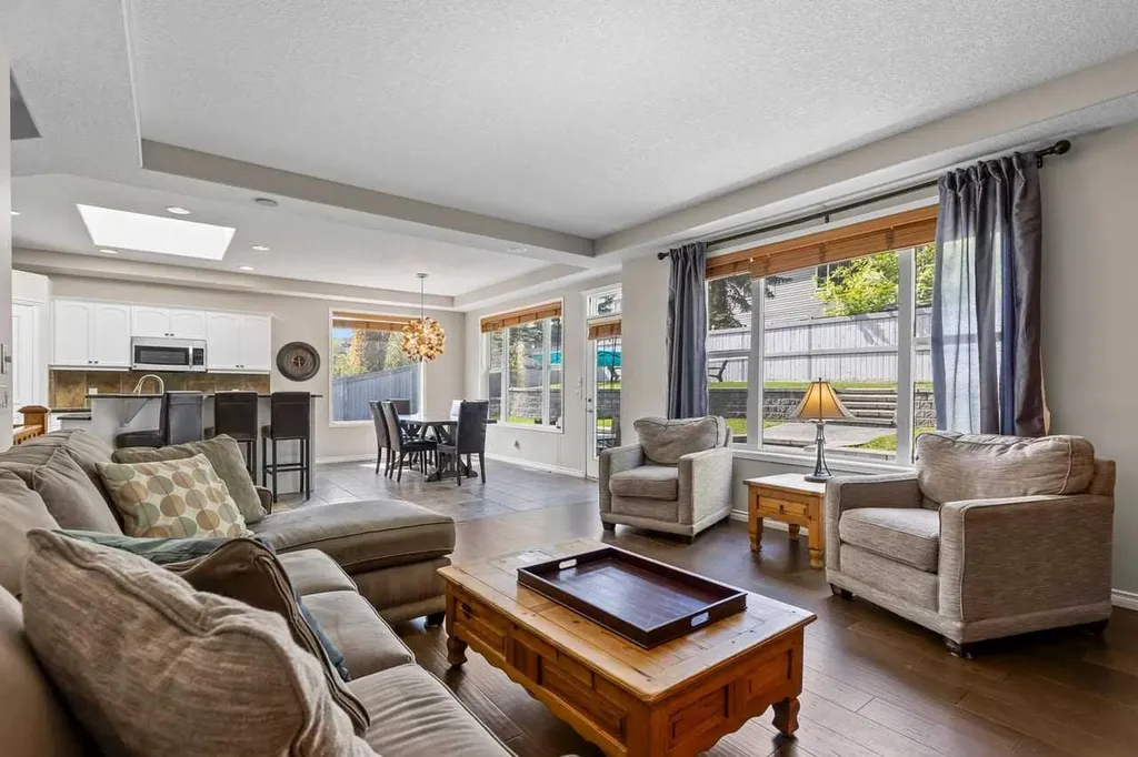 25 Panamount Green NW Calgary AB T3K 5R6