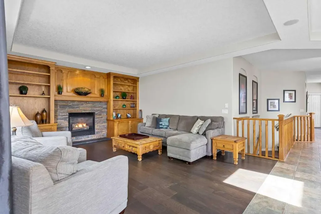 25 Panamount Green NW Calgary AB T3K 5R6