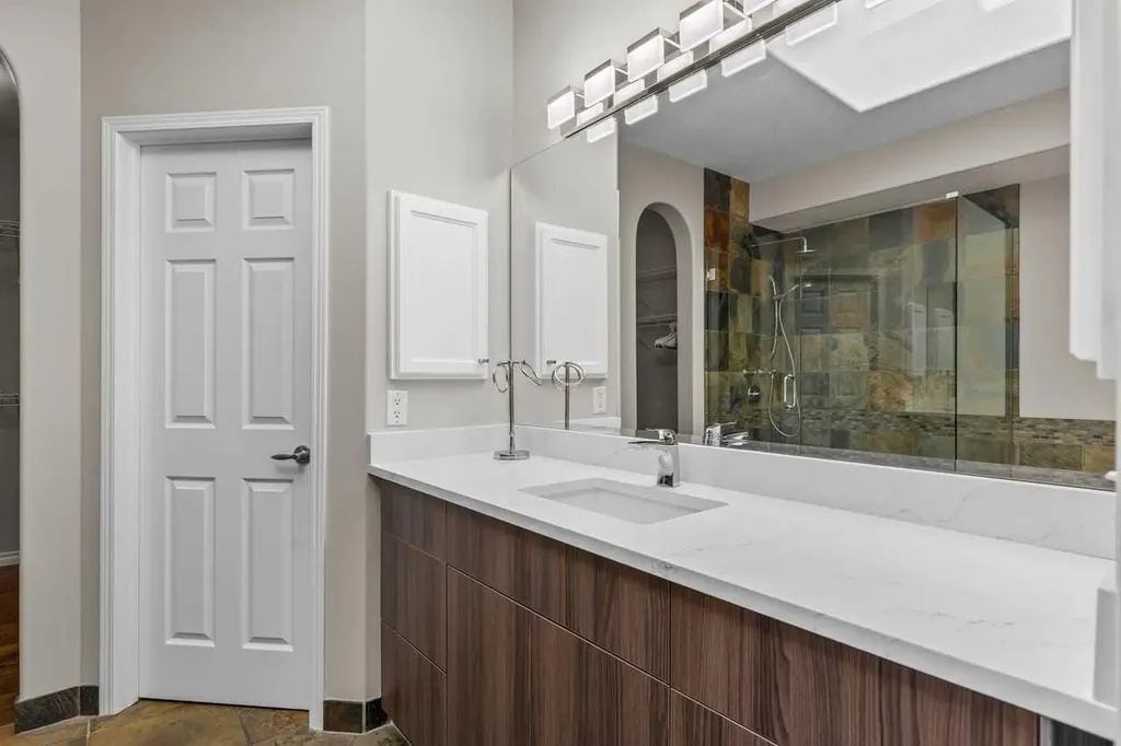 25 Panamount Green NW Calgary AB T3K 5R6