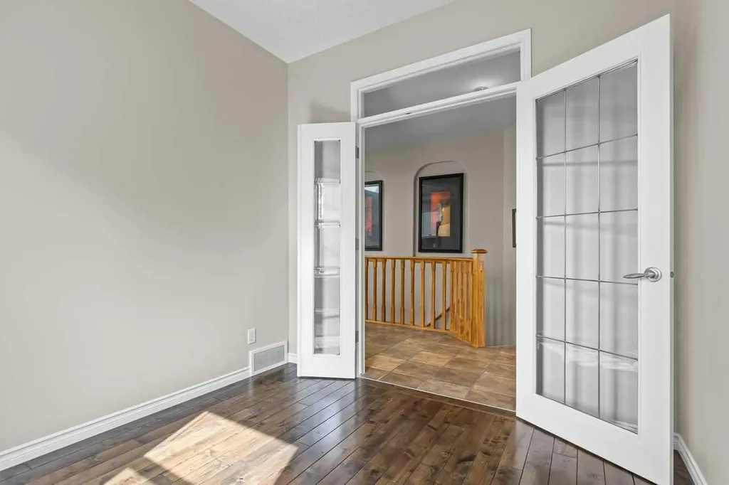 25 Panamount Green NW Calgary AB T3K 5R6