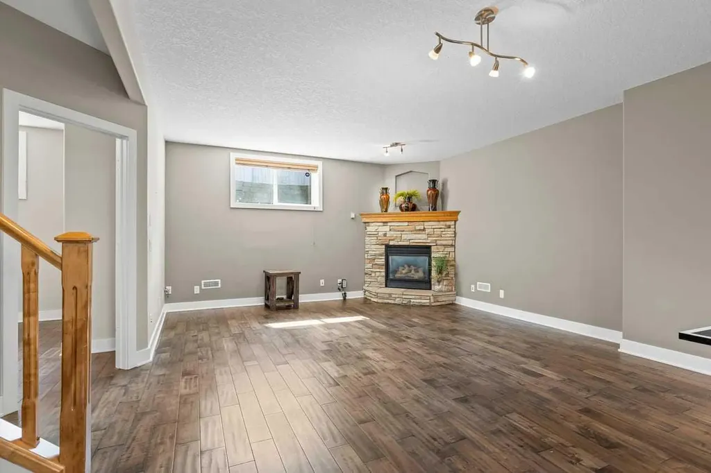 25 Panamount Green NW Calgary AB T3K 5R6