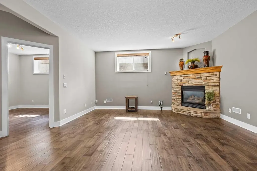 25 Panamount Green NW Calgary AB T3K 5R6