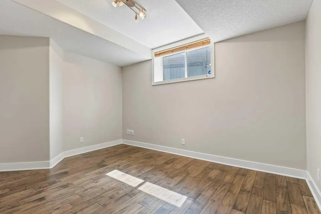 25 Panamount Green NW Calgary AB T3K 5R6
