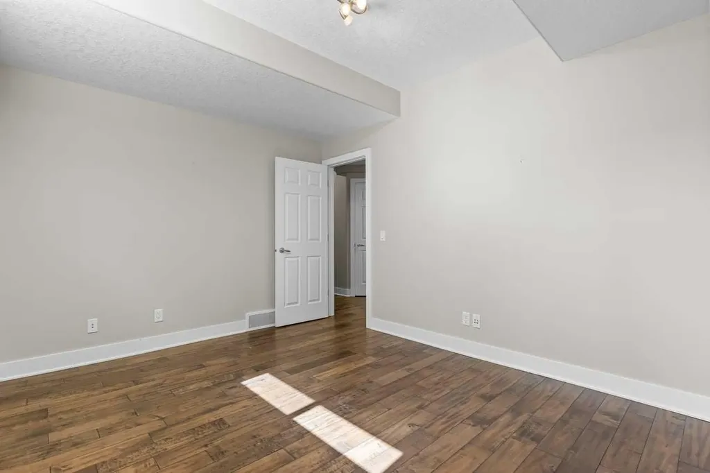 25 Panamount Green NW Calgary AB T3K 5R6
