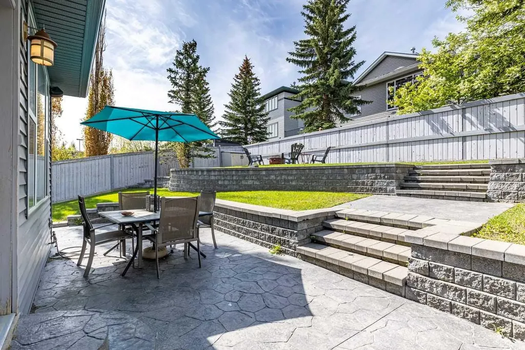 25 Panamount Green NW Calgary AB T3K 5R6