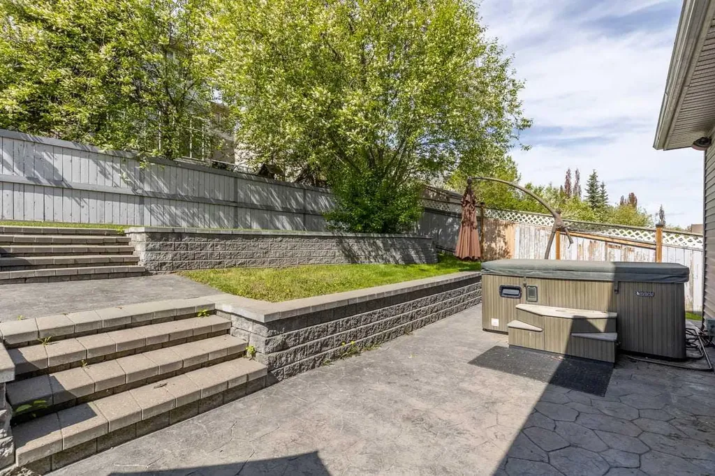 25 Panamount Green NW Calgary AB T3K 5R6