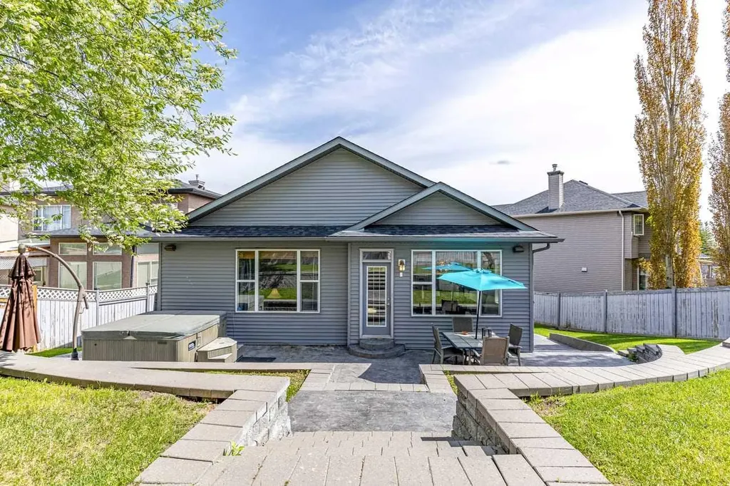 25 Panamount Green NW Calgary AB T3K 5R6