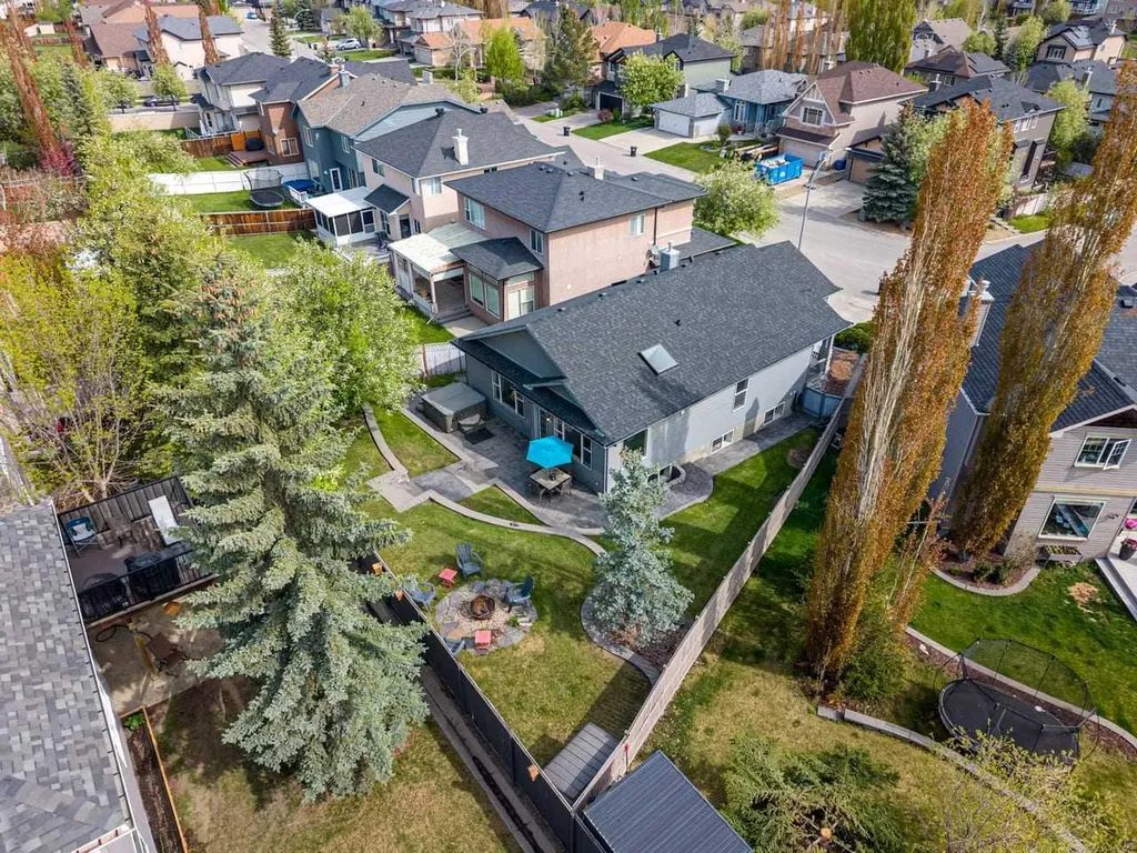 25 Panamount Green NW Calgary AB T3K 5R6