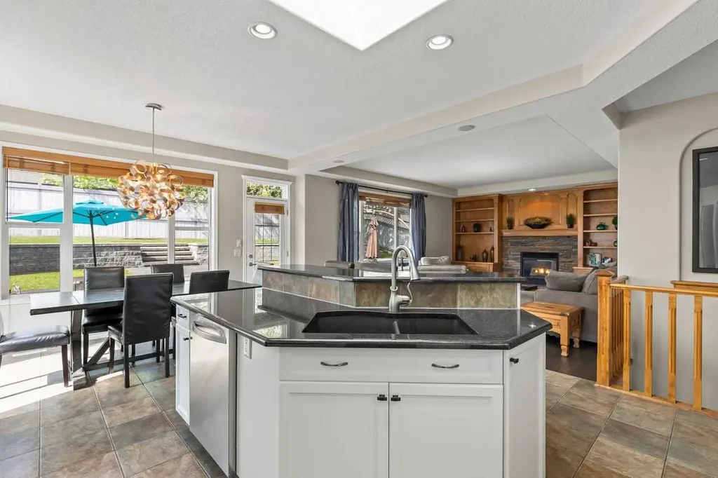 25 Panamount Green NW Calgary AB T3K 5R6