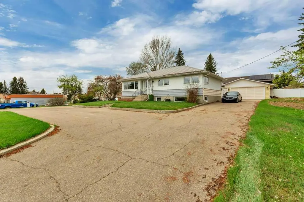 5606 58 Street Lacombe AB T4L 1R3