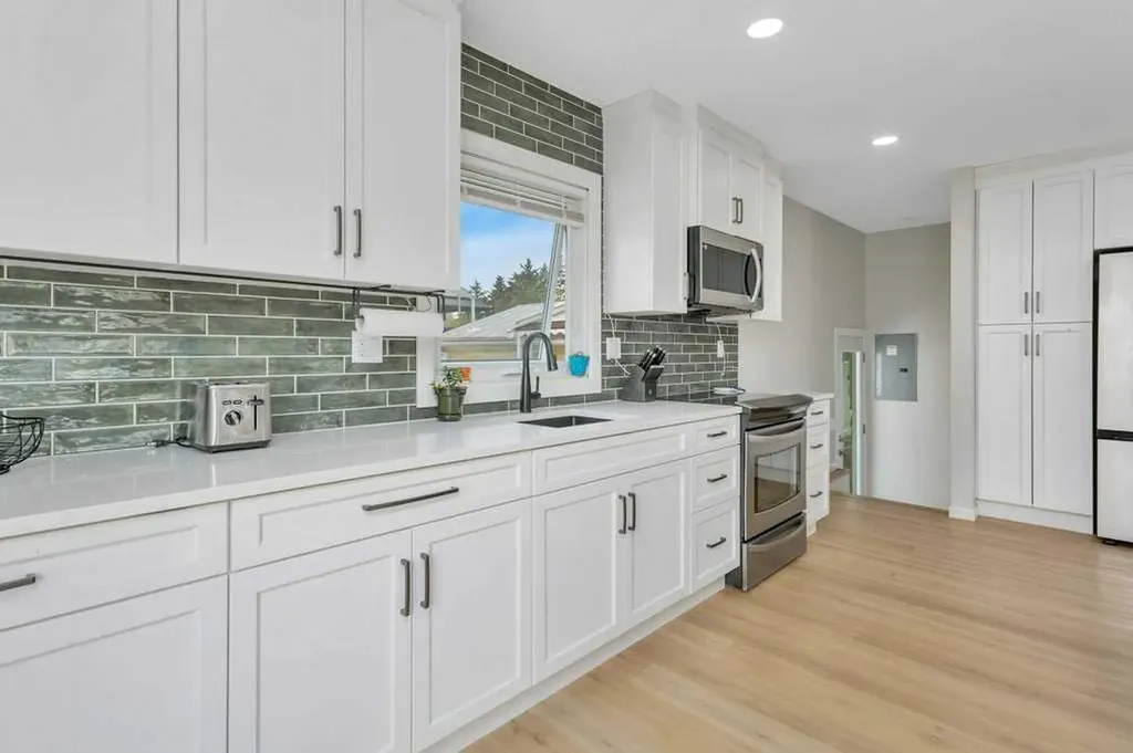 5606 58 Street Lacombe AB T4L 1R3