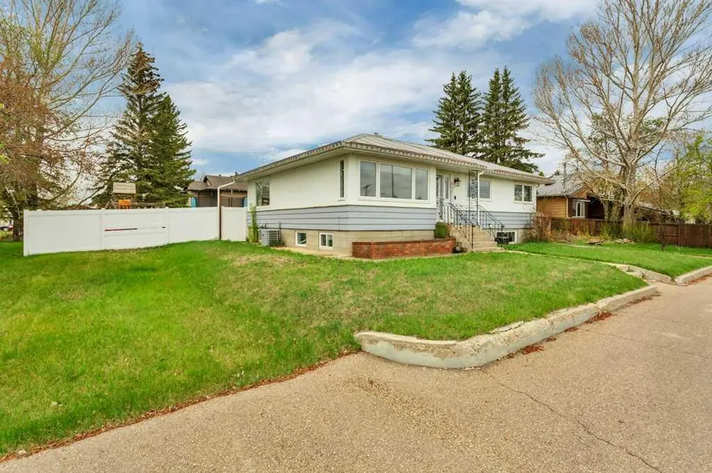 5606 58 Street Lacombe AB T4L 1R3