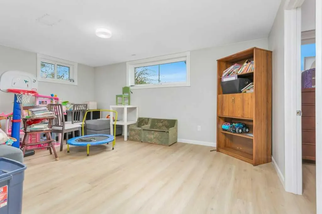 5606 58 Street Lacombe AB T4L 1R3