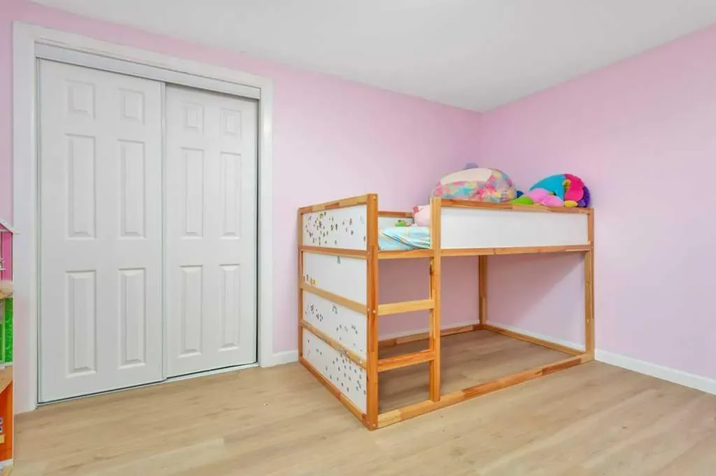 5606 58 Street Lacombe AB T4L 1R3