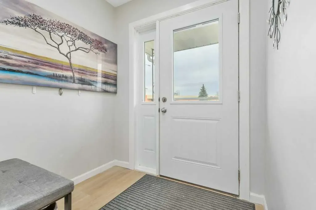 5606 58 Street Lacombe AB T4L 1R3