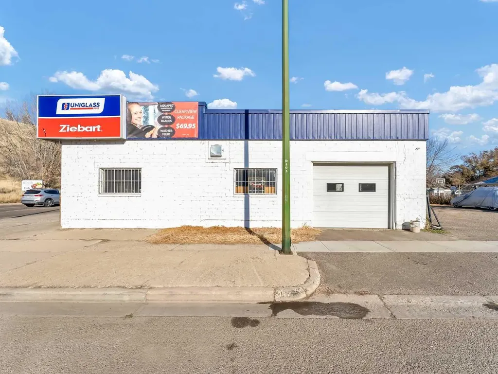 1137 & 1139 Kingsway Avenue SE Medicine Hat AB T1A2Y1