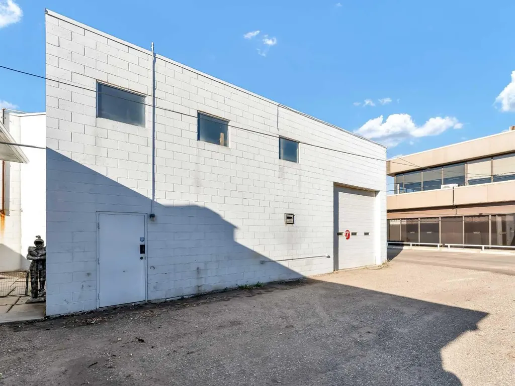 1137 & 1139 Kingsway Avenue SE Medicine Hat AB T1A2Y1