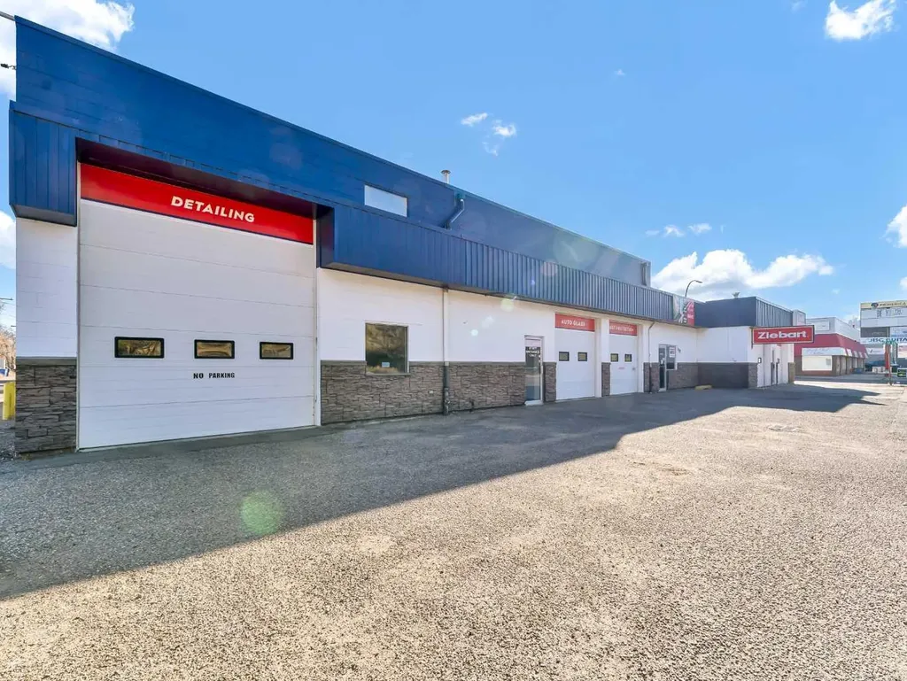 1137 & 1139 Kingsway Avenue SE Medicine Hat AB T1A2Y1