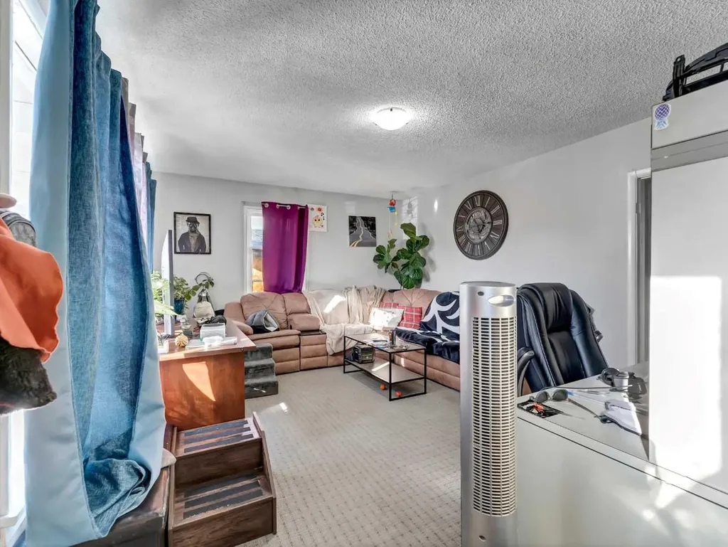 1137 & 1139 Kingsway Avenue SE Medicine Hat AB T1A2Y1