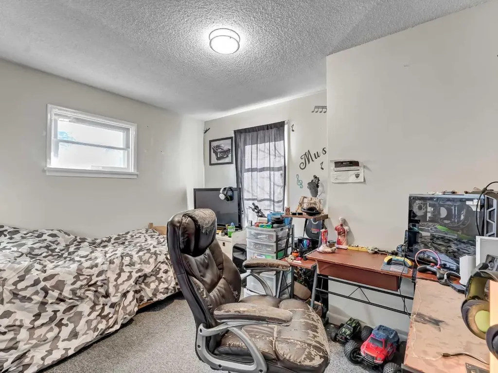1137 & 1139 Kingsway Avenue SE Medicine Hat AB T1A2Y1