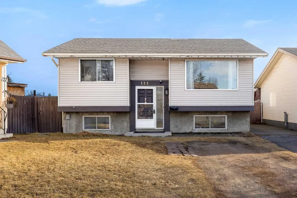123 Radley Place SE Calgary AB t2a5x5