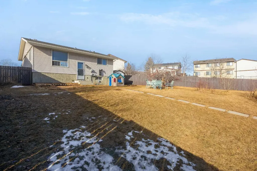 123 Radley Place SE Calgary AB t2a5x5