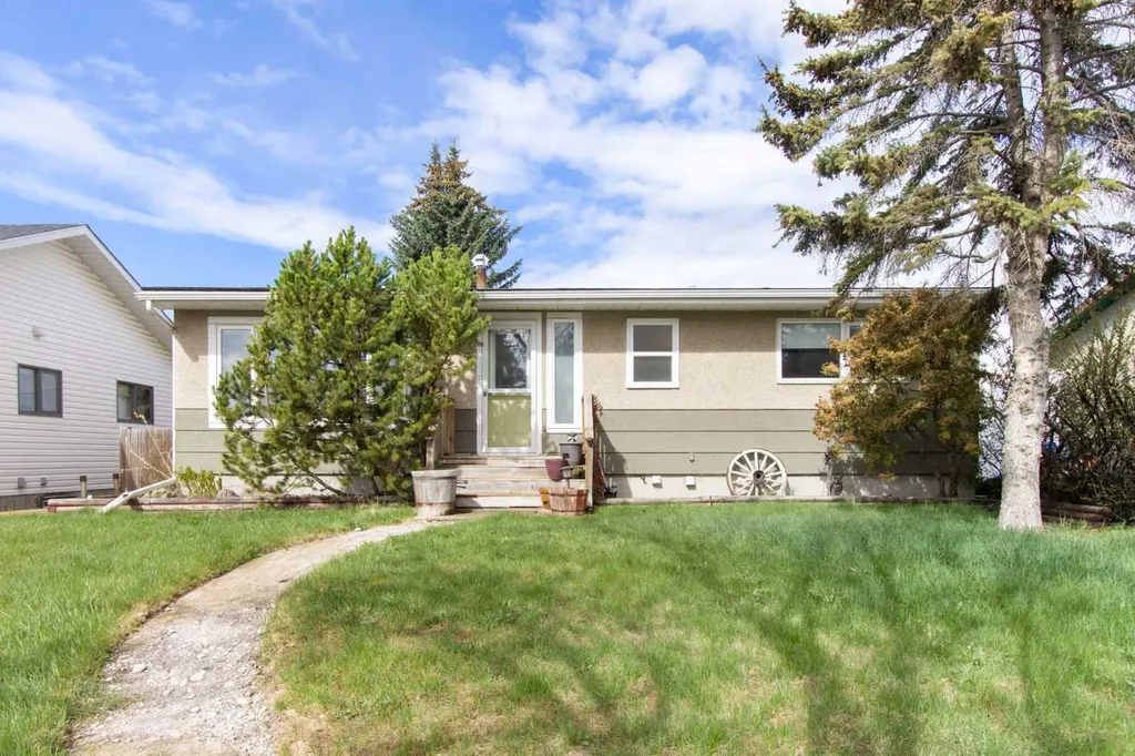 1622 Strathcona Street Crossfield AB T0M 0S0