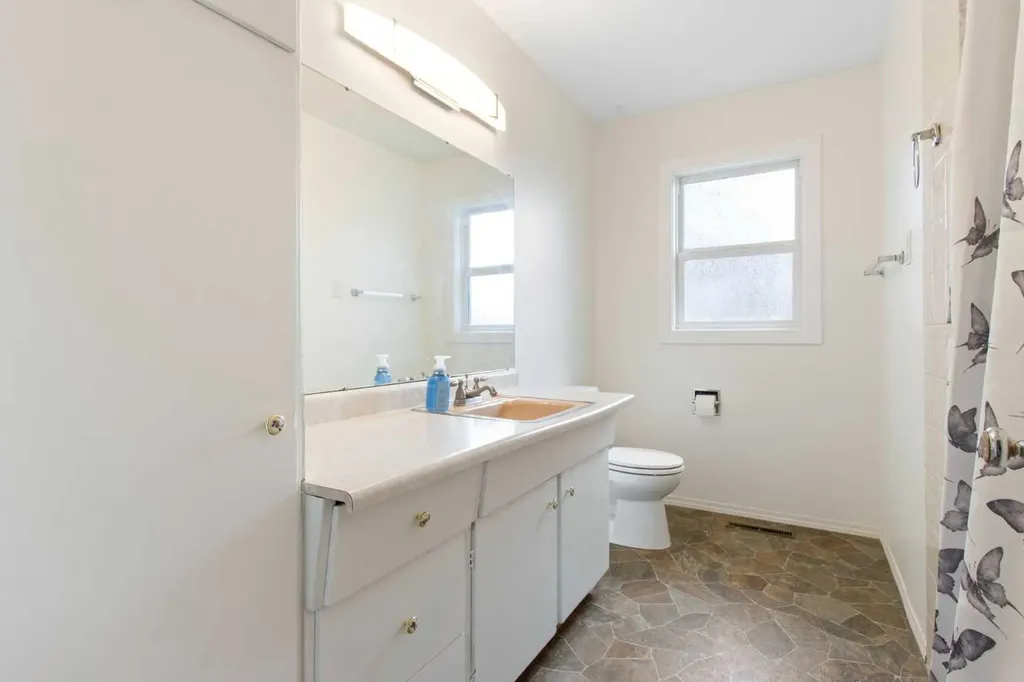 1622 Strathcona Street Crossfield AB T0M 0S0