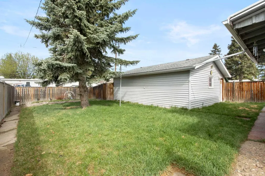 1622 Strathcona Street Crossfield AB T0M 0S0