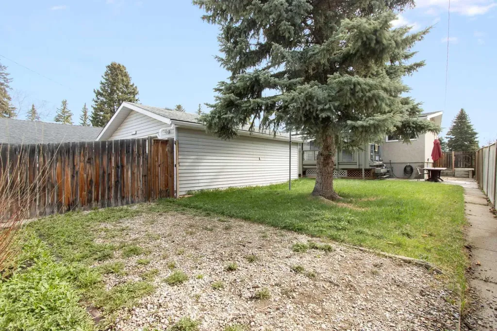 1622 Strathcona Street Crossfield AB T0M 0S0