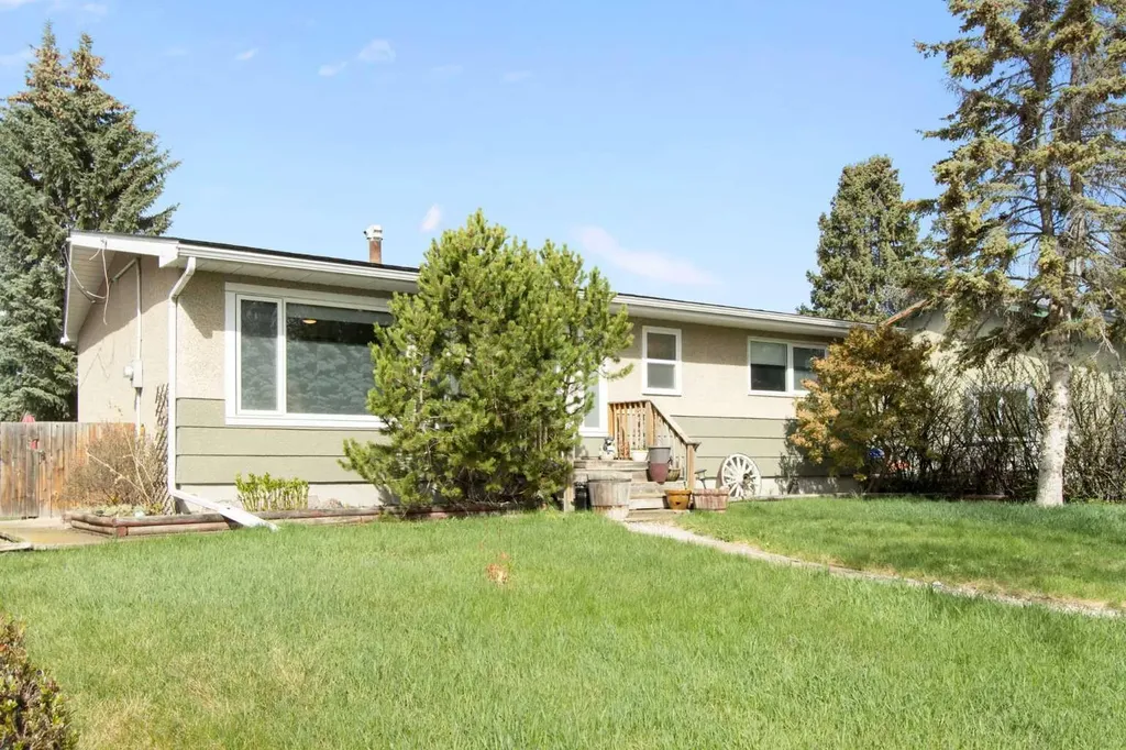 1622 Strathcona Street Crossfield AB T0M 0S0