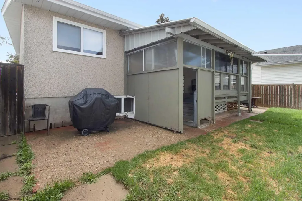 1622 Strathcona Street Crossfield AB T0M 0S0