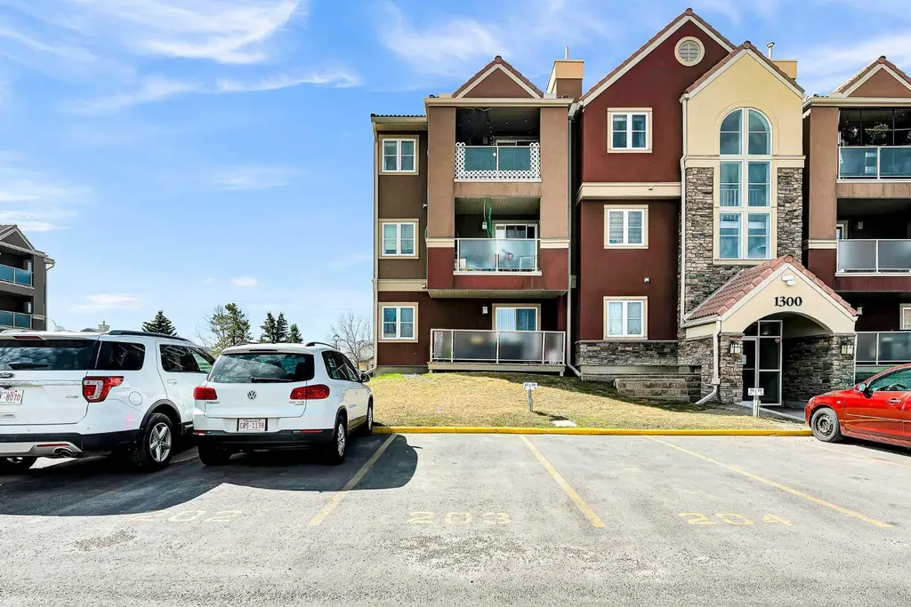 1332 Edenwold Heights NW Calgary AB T3A 3T5