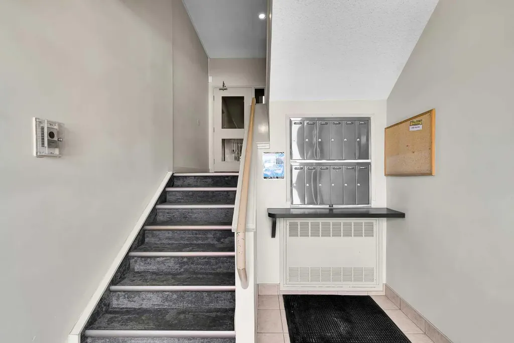 1332 Edenwold Heights NW Calgary AB T3A 3T5