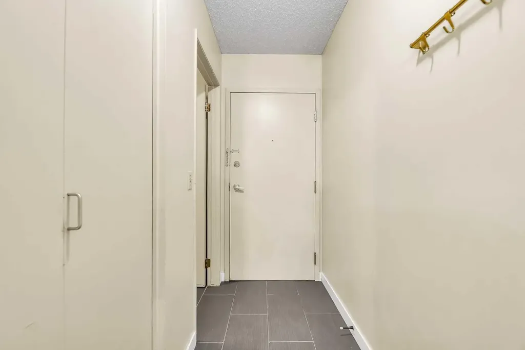 1332 Edenwold Heights NW Calgary AB T3A 3T5